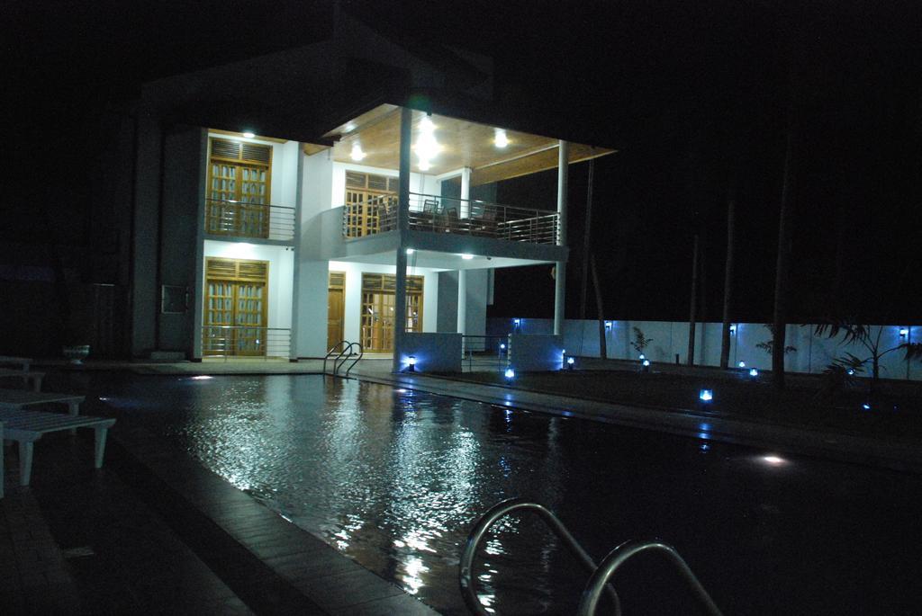 Bluewater Beach Resort Trincomalee Exterior foto