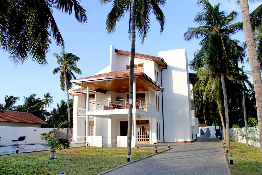 Bluewater Beach Resort Trincomalee Exterior foto